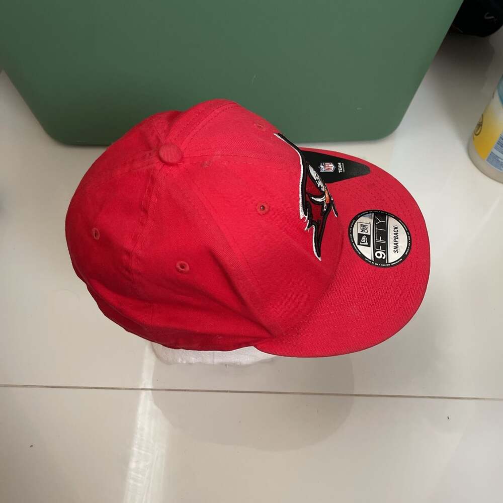 New Era Tampa Bay Buccaneers 9FIFTY Snapback Hat Red NFL Team Headwear - Picture 2 of 5